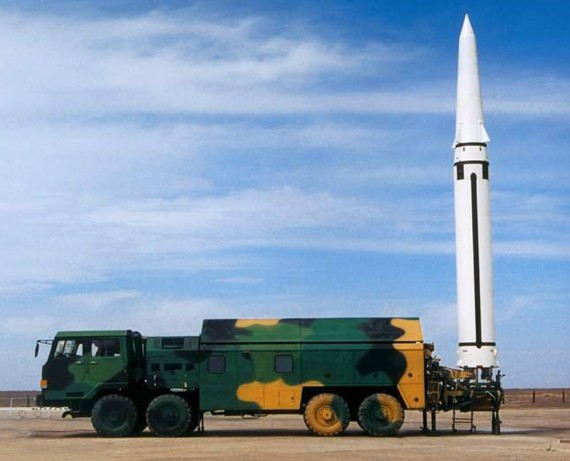 Tên lửa chiến thuật DF-15 sẵn sàng chiến đấu