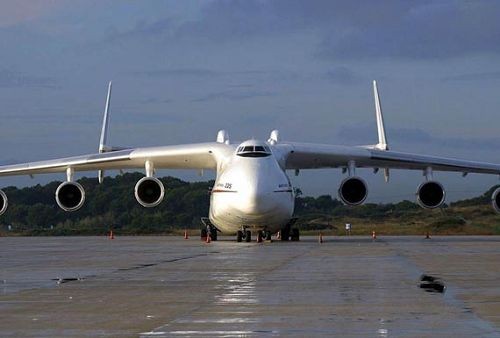 Máy bay vận tải hạng nặng An-225 Nga