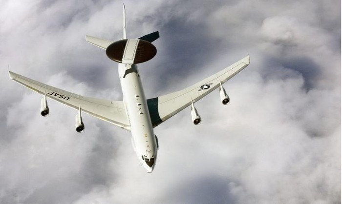 Máy bay cảnh báo sớm AWACS Mỹ