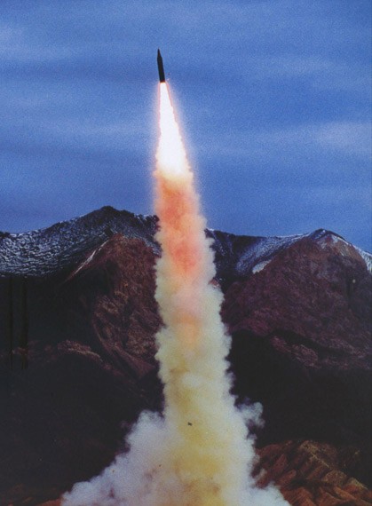 Trung Quốc phóng tên lửa DF-21 trên cao nguyên