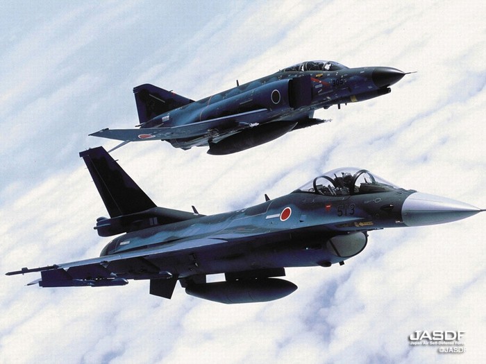 Máy bay chiến đấu F-2A và F-4EJ của Lực lượng Phòng vệ Trên không Nhật Bản.