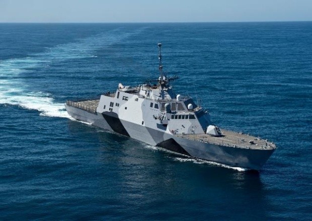 Tàu tuần duyên USS Freedom Hải quân Mỹ đã đến Hawaii trong hành trình đến Singapore để "chốt chặn" ở eo biển Malacca - tuyến đường hàng hải nối liền giữa Thái Bình Dương và Ấn Độ Dương.
