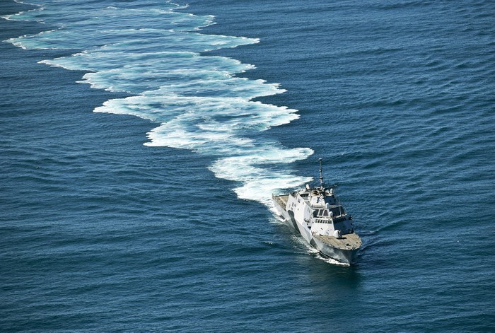 Tàu tuần duyên USS Freedom đang thẳng tiến tới căn cứ Changi của Singapore.