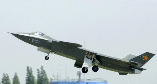 Trung Quốc đang phát triển máy bay chiến đấu tàng hình thế hệ thứ năm J-20 (trong ảnh) và J-31