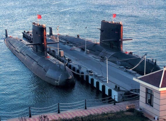 Tàu ngầm thông thường lớp Tống (Type 039G) của Hải quân Trung Quốc tại quân cảng.