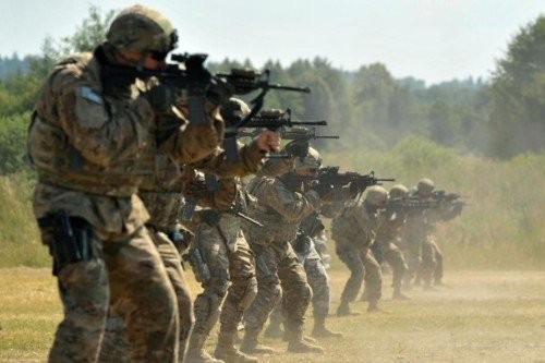 Binh sĩ Lục quân Mỹ tiến hành huấn luyện bắn
