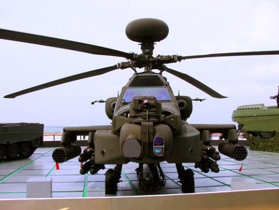 Máy bay trực thăng vũ trang Apache do Mỹ chế tạo