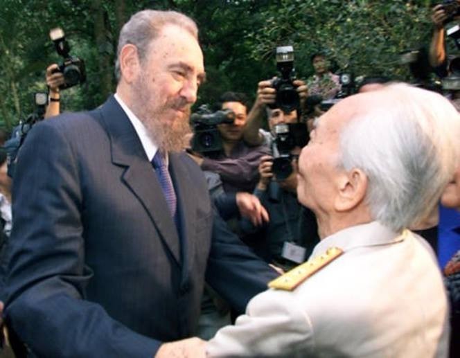 Đại tướng Võ Nguyên Giáp và Chủ tịch Cuba Phidel Castro