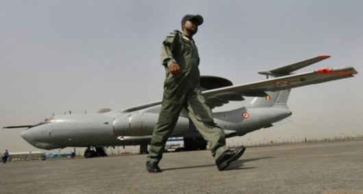 Máy bay cảnh báo sớm Phalcon tại căn cứ không quân Ấn Độ