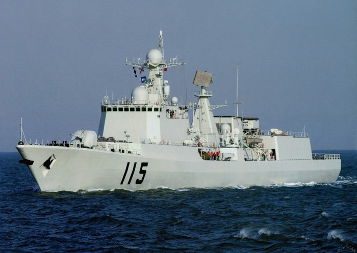 Tàu khu trục tên lửa Thẩm Dương Project 051C của Hạm đội Bắc Hải, tham gia biên đội tàu Liêu Ninh xuống Biển Đông.