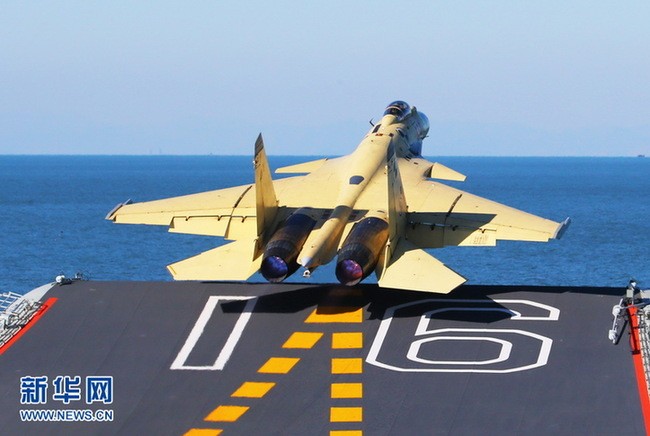 Máy bay chiến đấu J-15 trang bị cho tàu sân bay Liêu Ninh