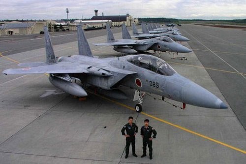 Kế hoạch phòng vệ Nhật Bản: Triển khai thêm 1 phi đội 20 máy bay chiến đấu F-15 cho căn cứ Naha, Okinawa hướng tây nam