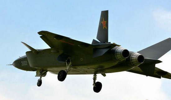 Ngày 26 tháng 9 năm 2013, máy bay chiến đấu J-20 bay thử, được dân mạng chụp được