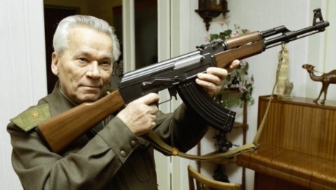 Người phát minh ra súng trường tấn công AK-47 Kalashnikov, Nga