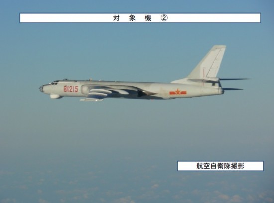 Trung Quốc cho máy bay trinh sát điện tử Tu-154 (trên) và máy bay ném bom chiến lược H-6 (dưới) liên tục áp sát Nhật Bản