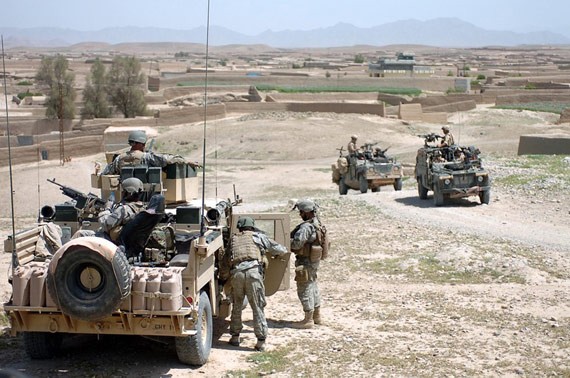 Binh sĩ quân Mỹ tuần tra ở Afghanistan