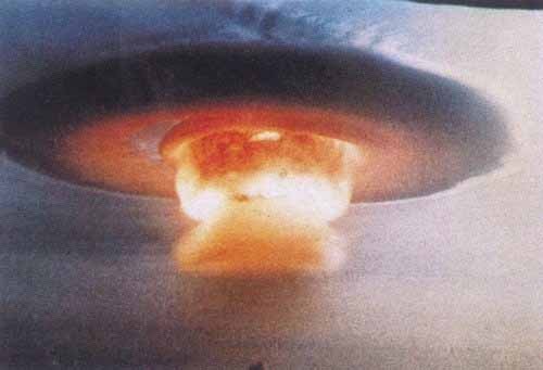 Trung Quốc thử nghiệm bom khinh khí đầu tiên ngày 17 tháng 6 năm 1967
