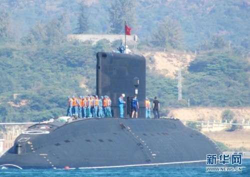 Tàu ngầm Hà Nội lớp Kilo về tới cảng Cam Ranh, Việt Nam vào ngày 31 tháng 12 năm 2013