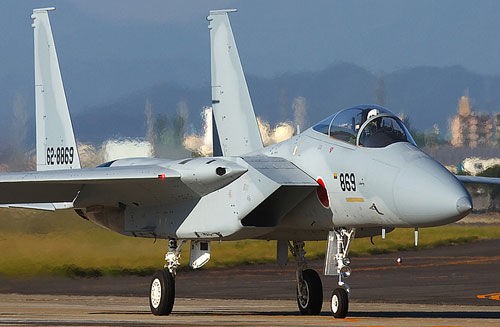 Báo Trung Quốc chê máy bay chiến đấu F-15J của Nhật Bản và Hàn Quốc