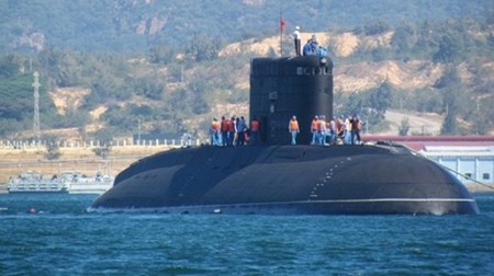 Tàu ngầm Hà Nội đã về nước, sẵn sàng bảo vệ chủ quyền biển đảo thiêng liêng trên Biển Đông. Tàu ngầm Tp. Hồ Chí Minh cũng sắp về Việt Nam.