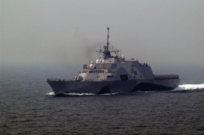 Tàu tuần duyên USS Freedom LCS 1 của Hải quân Mỹ trên Biển Đông ngày 20 tháng 6 năm 2013