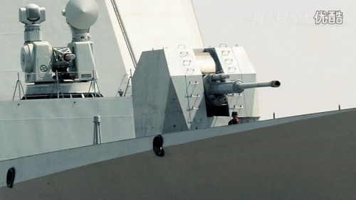 Pháo chính của tàu khu trục Type 052D