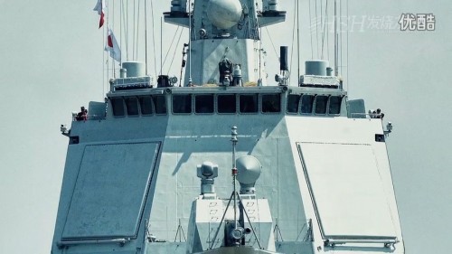 Radar và pháo của tàu khu trục Type 052D