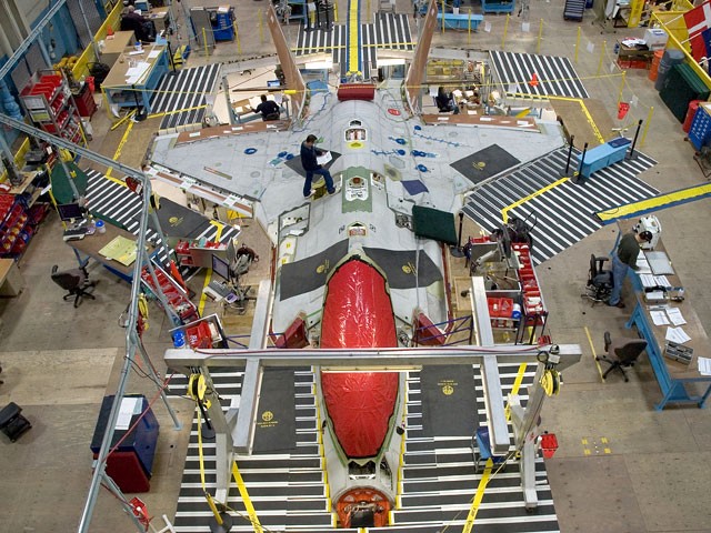 Nhà máy sản xuất máy bay chiến đấu tàng hình F-35