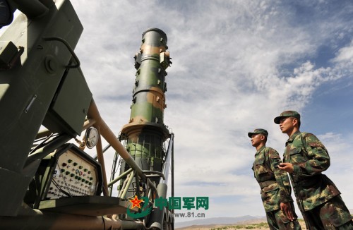 Tên lửa đạn đạo tầm trung DF-21 của Lực lượng Pháo binh 2 Trung Quốc
