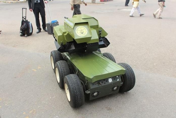 Người máy chiến đấu do Ấn Độ chế tạo