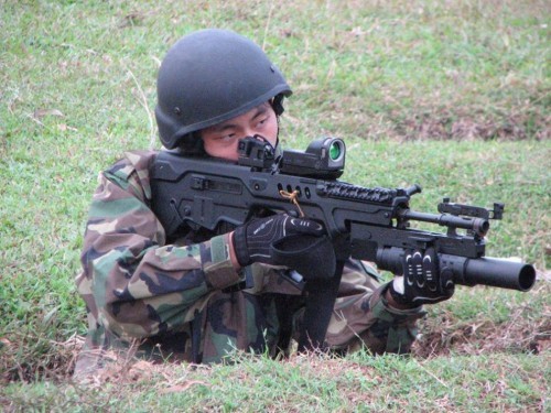 Lực lượng đặc nhiệm Việt Nam trang bị súng trường tấn công TAR-21