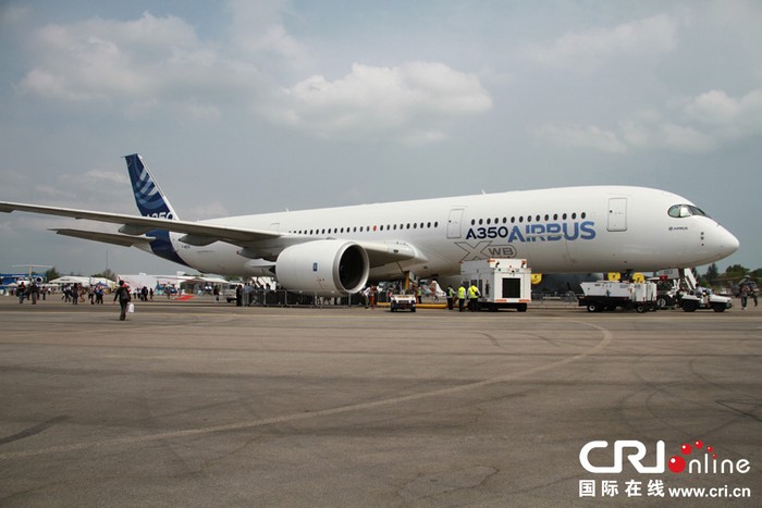 Máy bay chở khách A350 XWB của hãng Airbus tại Triển lãm hàng không quốc tế Singapore 2014