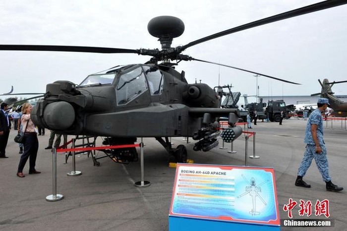 Máy bay trực thăng Apache tại Triển lãm