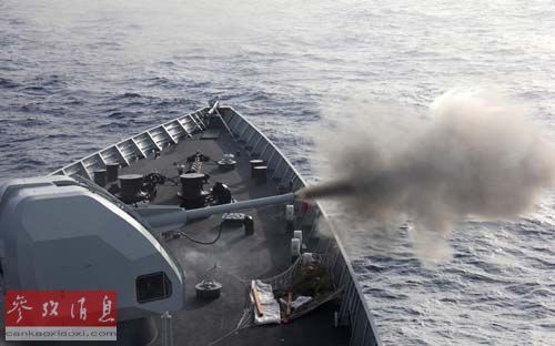 Ngày 7 tháng 2 năm 2014, biên đội huấn luyện biển xa của Hạm đội Nam Hải, Hải quân Trung Quốc tiến hành huấn luyện bắn đạn thật ở Tây Thái Bình Dương. Trong hình là tàu khu trục Hải Khẩu của hạm đội này tiến hành bắn đối hải.
