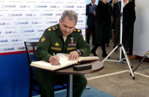 Bộ trưởng Quốc phòng Nga Sergei Shoigu ký kết văn kiện bàn giao