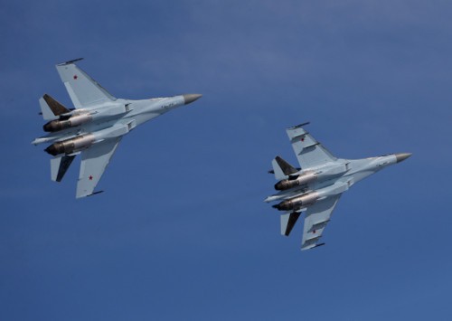 Máy bay chiến đấu Su-35S phiên bản sản xuất hàng loạt, tiến hành biểu diễn cơ động