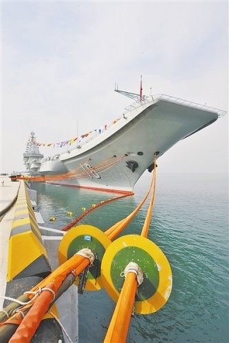 Tàu sân bay Liêu Ninh, Hải quân Trung Quốc đậu tại quân cảng