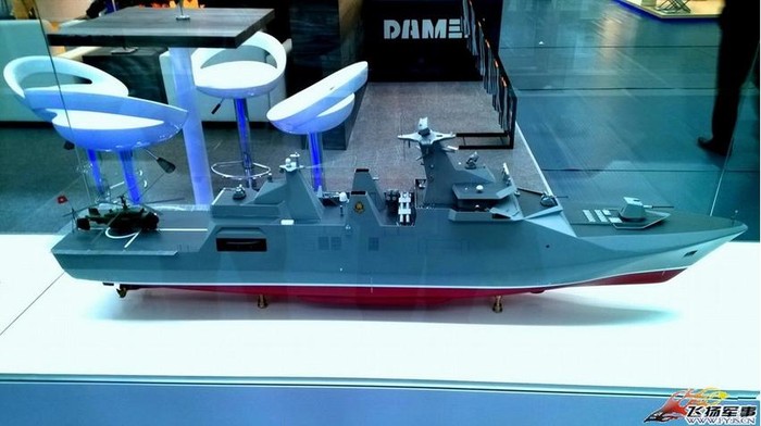 Mô hình tàu hộ vệ hạng nhẹ lớp Sigma Type 9814 sắp xuất khẩu cho Việt Nam của nhà máy Schelde, Tập đoàn Damen của Hà Lan tại triển lãm Vietship 2014 Hà Nội vào ngày 26 tháng 2 năm 2014 (nguồn báo Hoàn Cầu, TQ)