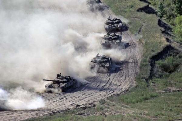 Cụm xe tăng Quân đội Nga diễn tập (ảnh minh họa)