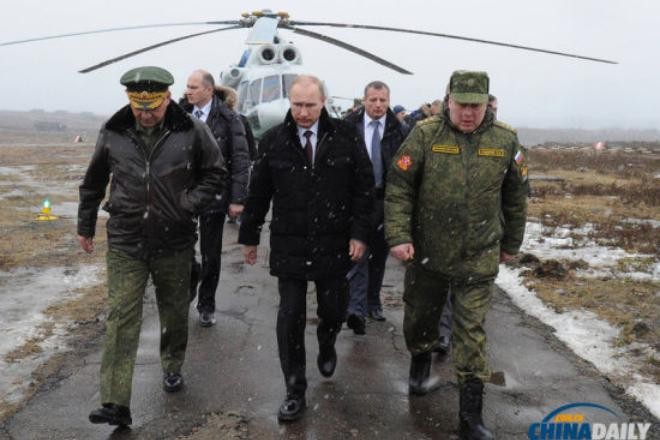 Ngày 3 tháng 3 năm 2014, Tổng thống Nga Vladimir Putin quan sát diễn tập giai đoạn cuối cùng - kiểm rta trình độ sẵn sàng chiến đấu của Quân khu miền Tây.