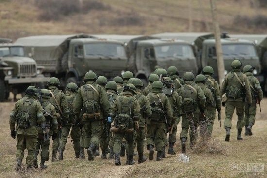 Quân đội Nga tiến vào Ukraine (ảnh nguồn mạng quân sự sina Trung Quốc)