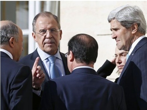 Mỹ-Nga lần đầu tiên hội đàm về vấn đề Ukraine nhưng không đạt được nhất trí. Trong hình là Ngoại trưởng Nga Sergei Lavrov và Ngoại trưởng Mỹ John Kerry.