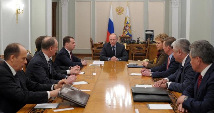Tổng thống Nga Vladimir Putin thảo luận với Hội đồng An ninh Quốc gia về quyết định gia nhập Liên bang Nga của Crimea