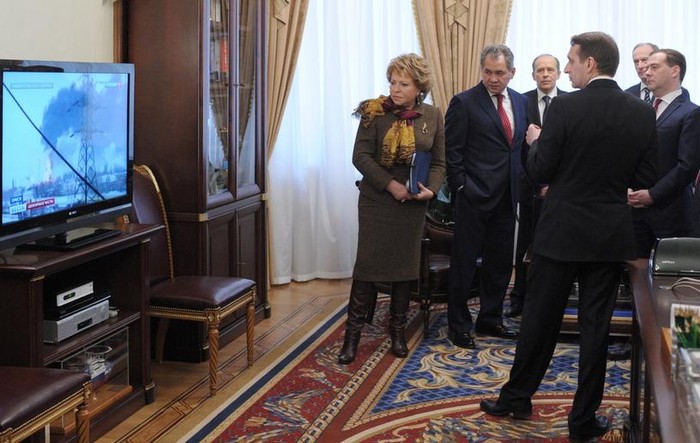 Chủ tịch Quốc hội Nga Valentina Matvienko (người đứng ngoài cùng bên trái)