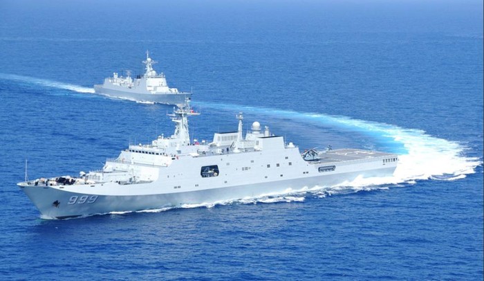Tháng 3 năm 2013, biên đội tàu chiến Hạm đội Nam Hải tập trận trên Biển Đông