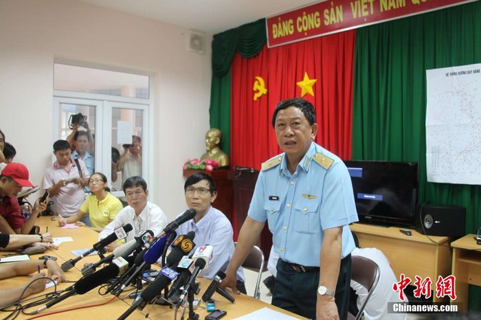 Phó Tư lệnh Không quân Việt Nam, Thiếu tướng Đỗ Minh Tuấn cho biết, để tìm kiếm máy bay mất tích, Việt Nam đã triển khai hành động tìm kiếm cứu nạn quy mô lớn nhất cho đến nay.