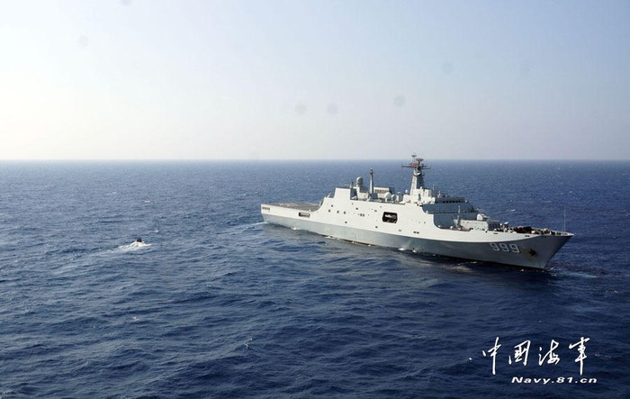 Tàu đổ bộ cỡ lớn Tỉnh Cương Sơn Type 071 của Hạm đội Nam Hải, Hải quân Trung Quốc đến vùng biển nghi ngờ máy bay chở khách MH370 Malaysia mất tích