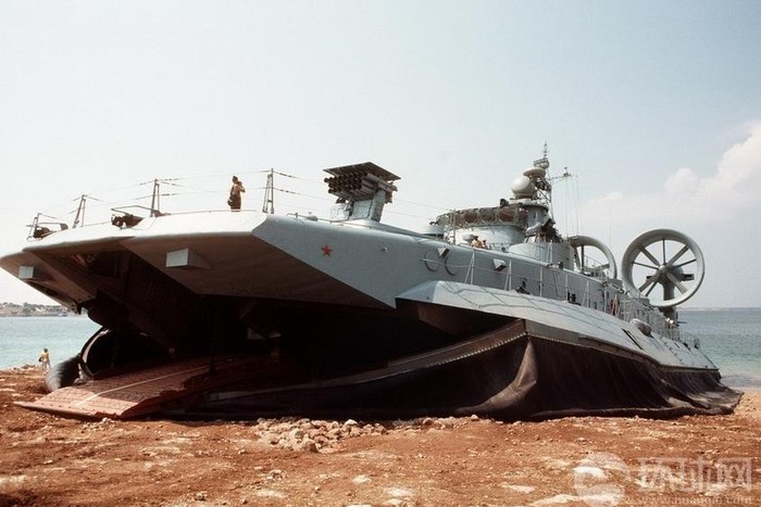 Tàu đổ bộ đệm khí Zubr, Ukraine