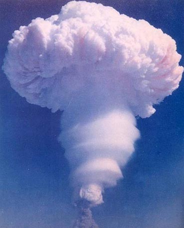 Trung Quốc thử nghiệm bom khinh khí đầu tiên ngày 17 tháng 6 năm 1967