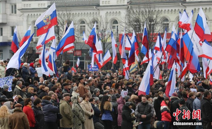 Người dân Crimea ủng hộ gia nhập Liên bang Nga